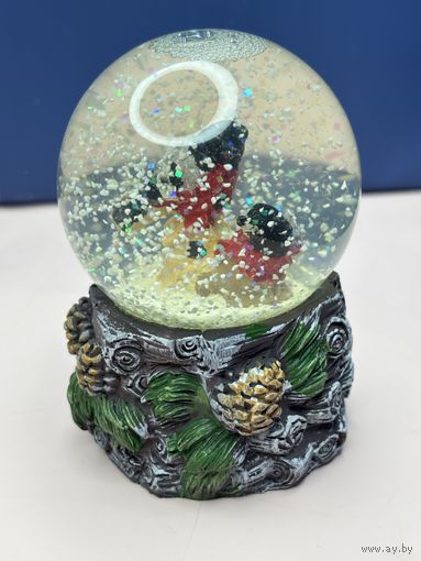 Новогодний снежный шар снегири