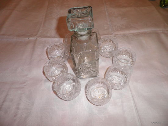 Хрусталь из СССР Штоф и 9 стаканов(рюмок).С рубля.