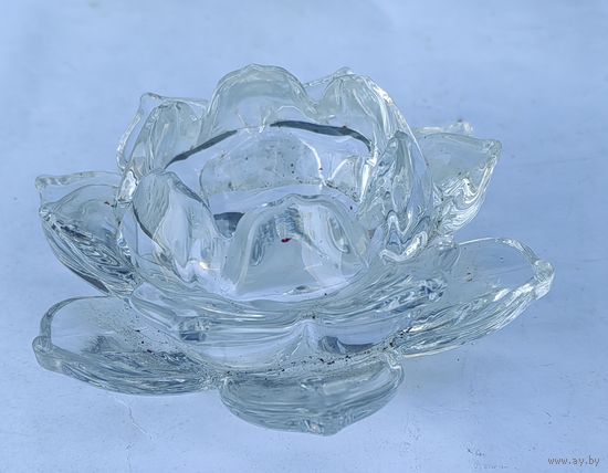 Подсвечник под свечу-таблетку из стекла, в форме цветка