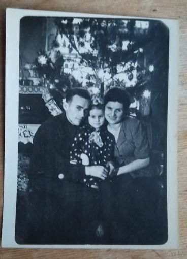 Скоро Новый год. Фото 1950-60-х г. 9х12 см.