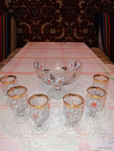 Рюмки и конфетница