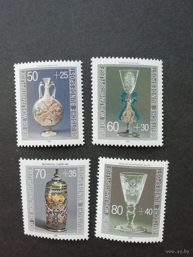 ФРГ 1986 Серия из четырех марок "Благотворительный выпуск. Антикварная посуда из стекла" (чистые**) Mi.1295-1298 каталог 5.00 евро