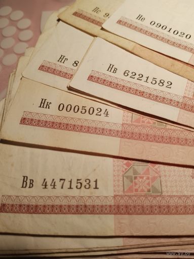 50 рублей 2000г 2 пачки разных серий.