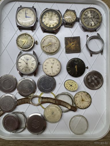 Часы механизмы в ремонт .цена за все.