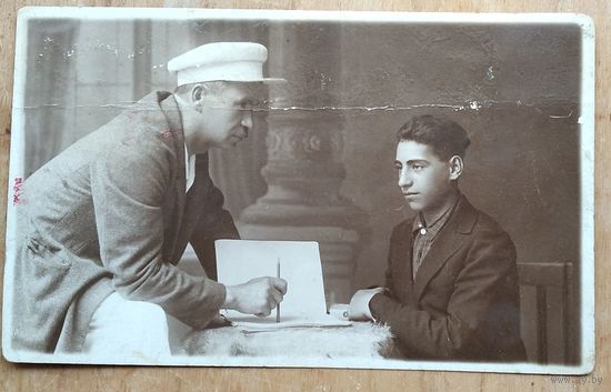 Фото двух мужчин. 1930-е. 9х13 см