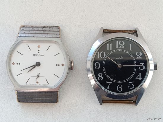 Двое часов, во всех балансы целы, идут.