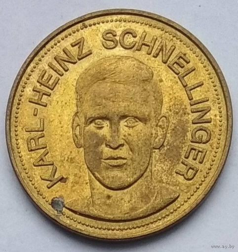 Жетон Shell 1969 г. футболист сборной Германии Карл-Хайнц Шнеллингер (защитник)
