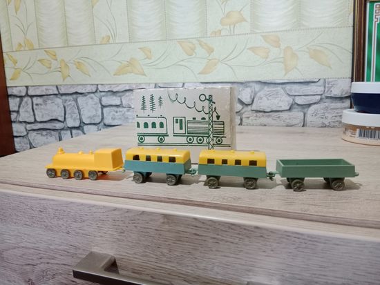 Редкая детская игрушка поезд Малютка 1981 г. СССР в родной коробке в идеальном состоянии