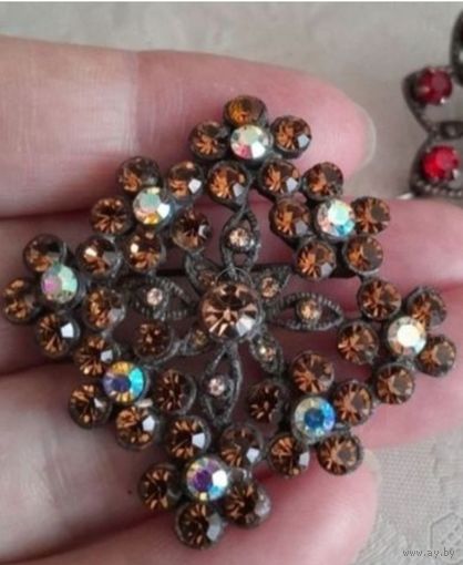 Винтажная брошь