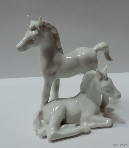 Статуэтка фарфоровая "Лошади" 70-е годы Германия. Высота 8.5 см.