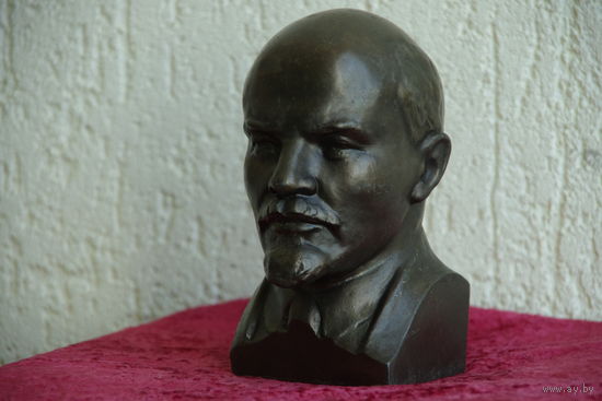 Бюст  Ленин  ( авт. Лотов )  высота 18 см