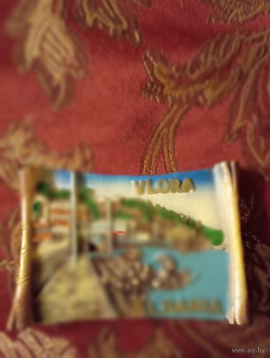 Магнит с изображением города Влёра, Албания.