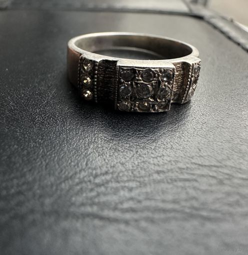 Кольцо. Серебро 925 с камнями в квадрате