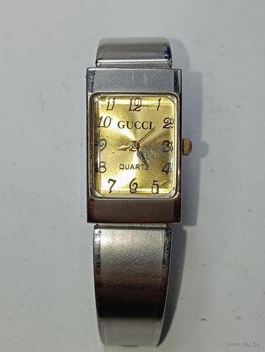 Часы кварцевые GUCCI с рубля