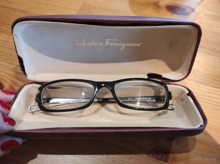 Очки с антибликовыми линзами Salvatore Ferragamo, оригинал. Металл, вставила антибликовые линзы для работы в компьютером, для вождения в вечернее время суток. Оправа не в идеале, но смотрится нормальн