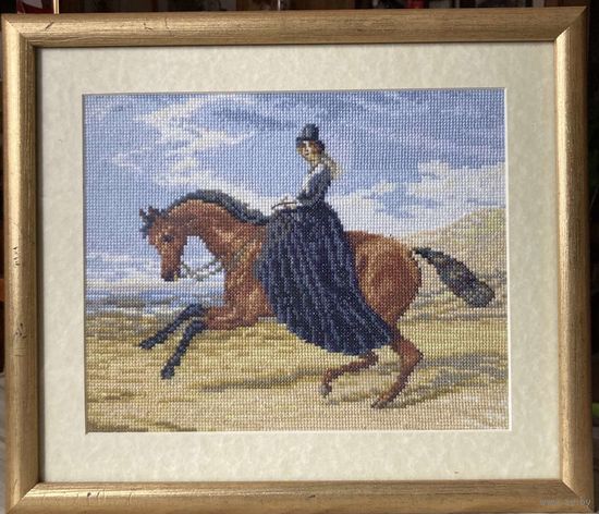Панно- вышивка мелким крестиком " Всадница" 28х31 см.