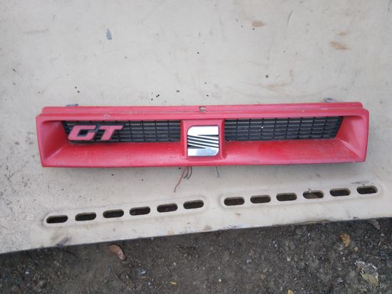 Лот 1458. Решетка радиатора Seat Toledo GT. Старт с 30 рублей!