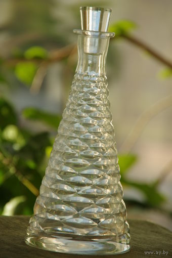 Графин   ( целый )  22,5 см