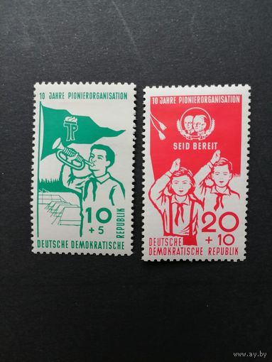 ГДР 1958 Полная серия марок "10 лет пионерской организации имени Эрнста Тельмана" (чистые* с наклейками) Mi.645-646 каталог 1.00 евро