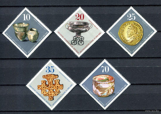 ГДР - 1976г. - Археологические находки - полная серия, MNH, одна марка с небольшим повреждением клея, две с потёртостью на клее, одна с полосой на клее [Mi 2182-2186] - 5 марок