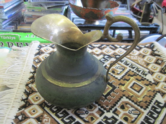 Кувшин латунный, Индия.