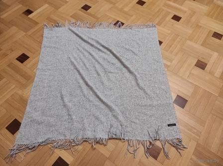 Шикарный платок кашемир 106 на 100 см (плюс 10 см). Очень теплый, реально теплый. Состояние идеальное, 100% кашемир.