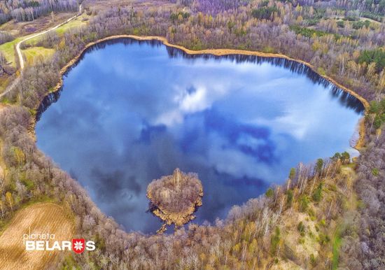 Планета Беларусь 2019 открытка озеро Гостинец Витебская область