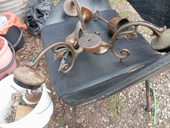 Разобранная литая люстра на 3 плафона  , полный комплект . Винтаж .