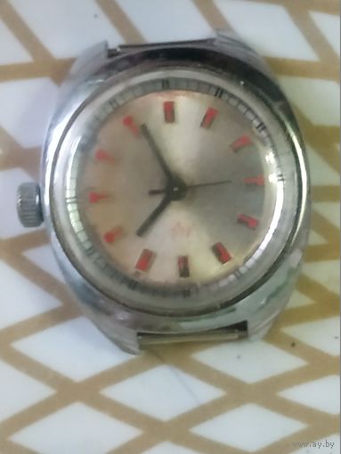 Часы наручные  ЛУЧ  . В ремонт,коллекцию,на запчасти. Состояние на скане.