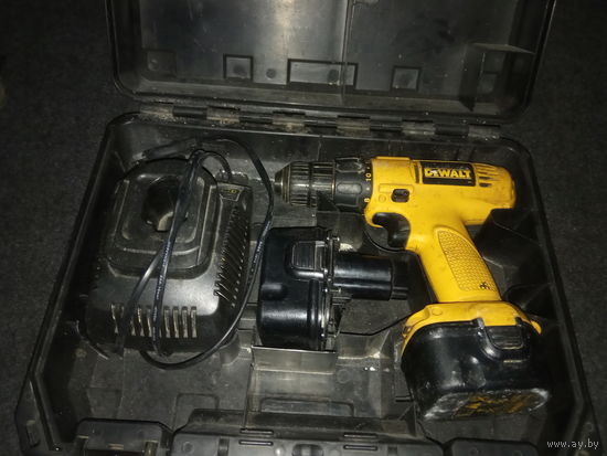 Шуруповёрт DeWalt 907 с кейсом 2 АКБ 12V оригинал.