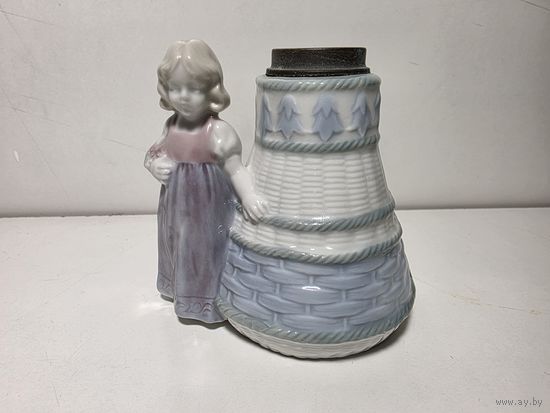 Юная дама. Чернильница. Старая Германия