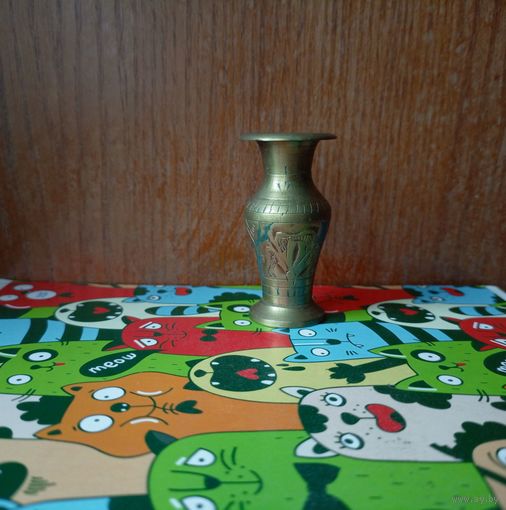 Вазочка. Индия. Латунь.