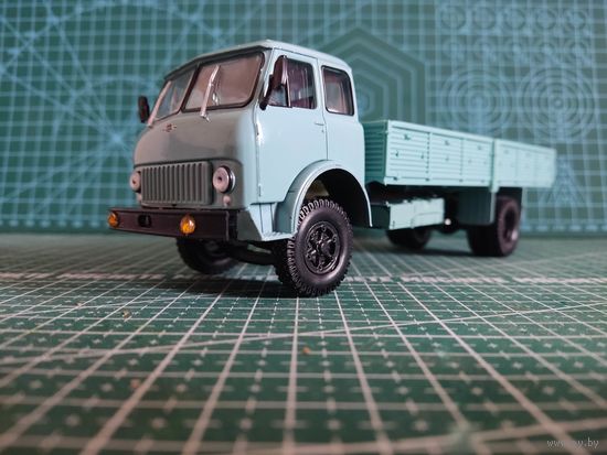 Масштабная модель МАЗ-500Г Бортовой Масштаб 1/43 Наш автопром