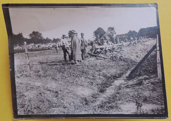 Фото ПМВ, концлагерь для русских солдат, туалет на воздухе, 1915 г.