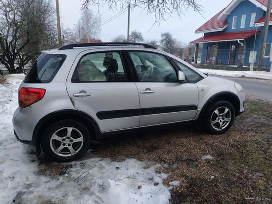 Автомобиль Suzuki SX4