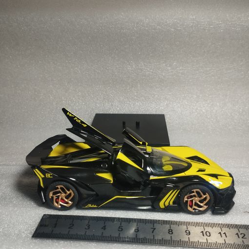 BUGATTI Bolide   Бугатти Болид  1:24 модель Французского автомобиля, Китай со свето и звукоэффектами