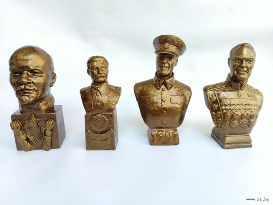 Бюсты: Ленин, Сталин, Жуков.