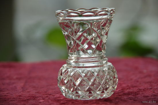 Ваза , вазочка  ( Богемия )   7,5 см   ( целая )