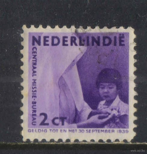 NL Колонии Нидерландская Индия 1938 Вып в помощь Батавии Сестра милосердия перевязывает ребёнка #255