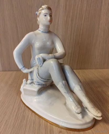 Фарфоровая статуэтка "Фигуристка". ЛФЗ. СССР.