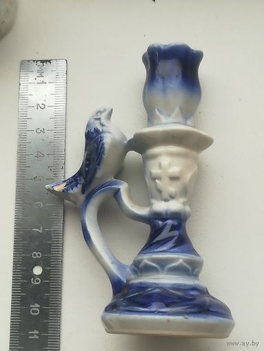 Фарфоровый подсвечник. Есть скол. ( см. последнее фото). С рубля.