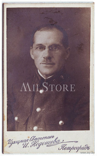 Военврач РККА, 1920-е годы. Интересное паспарту - Изящная светопись, Петроградъ.