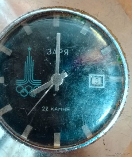 Винтажные наручные часы заря с символом олимпиада 80 22 камня , работоспособность неизвестна , ремешок целый рабочий .