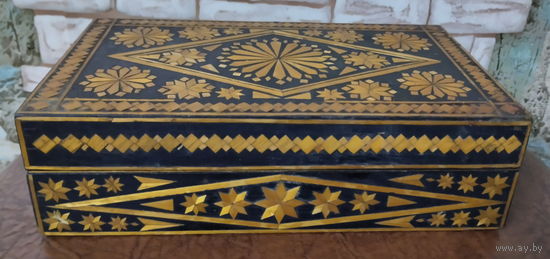 Шкатулка-4 деревянная, инкрустированная соломкой.