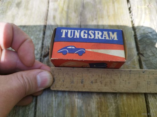 Винтажная лампа TUNGSRAM. Ретро автомобиль на упаковке.