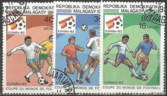 Республика Мадагаскар. ЧМ по футболу Испания'82. 1982г. Mi#898-900. Серия.