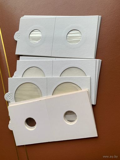 Холдеры для монет (самоклейка) Leuchtturm: 15мм - 3 шт./17,5мм - 5 шт./32,5мм - 5 шт./37,5мм - 2 шт. Итого: 15 шт.