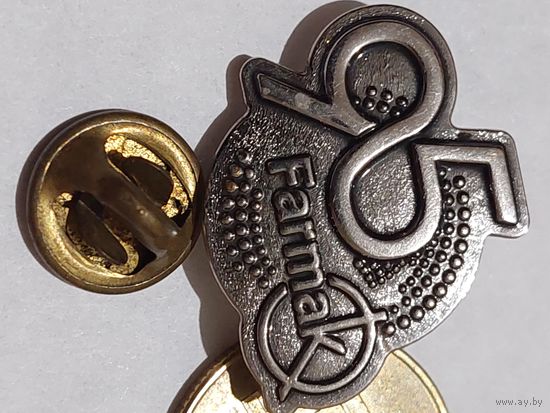 Значок " 95 лет Фармак т.м. "