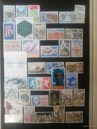 Лот чистых и гашенных марок Франции 1977 года (в основном чистых)