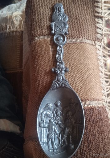 Антикварная оловянная ложка,редкий сюжет Голандия
